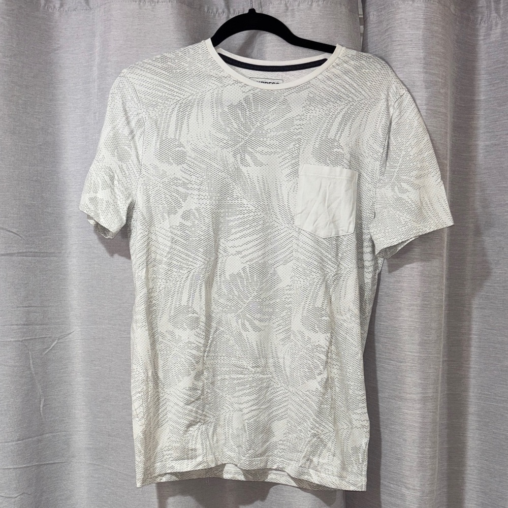 Express White Graphic Short Sleeve Tee